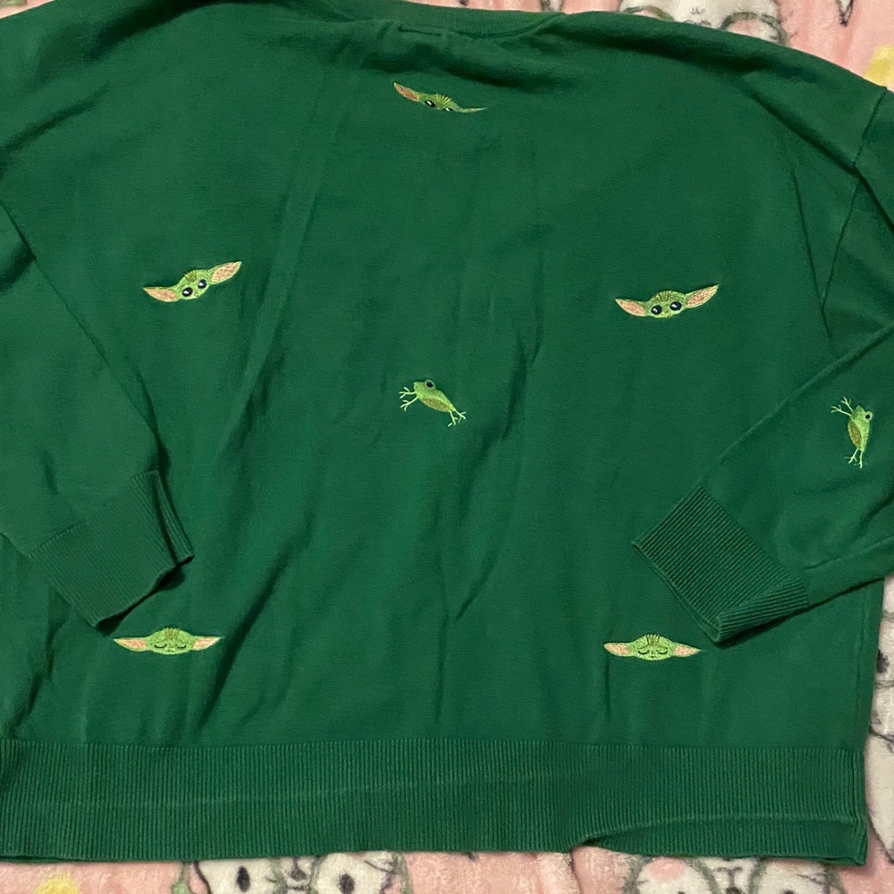 Knitted Star Wars baby yoda Women's Sweater with Embroidered Design - Picture 8 of 11